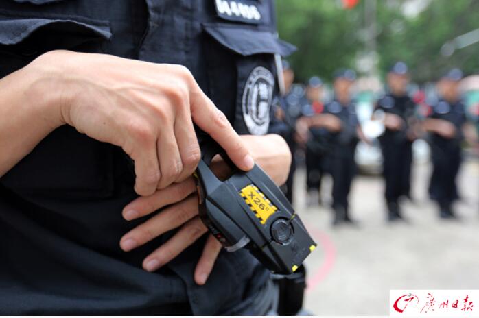 生命安全危急时，何时使用武器？